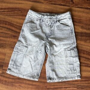 Cargo Shorts in Light Gray